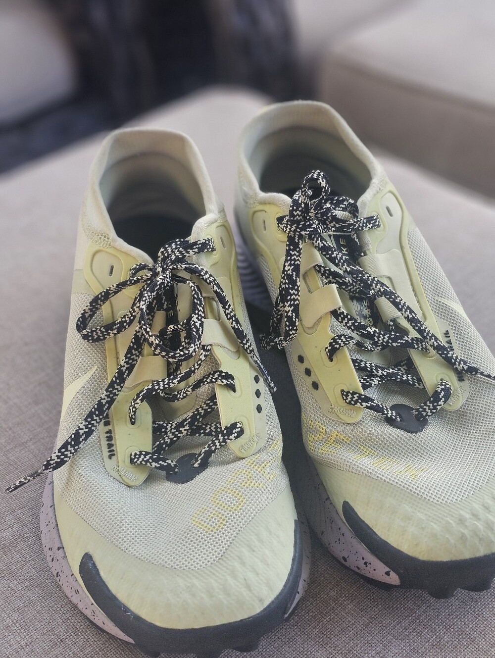 Nike - GORE-TEX Women's Athletic Shoes Light Green with tinges of white/black